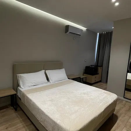 Amazon 8 Тирана